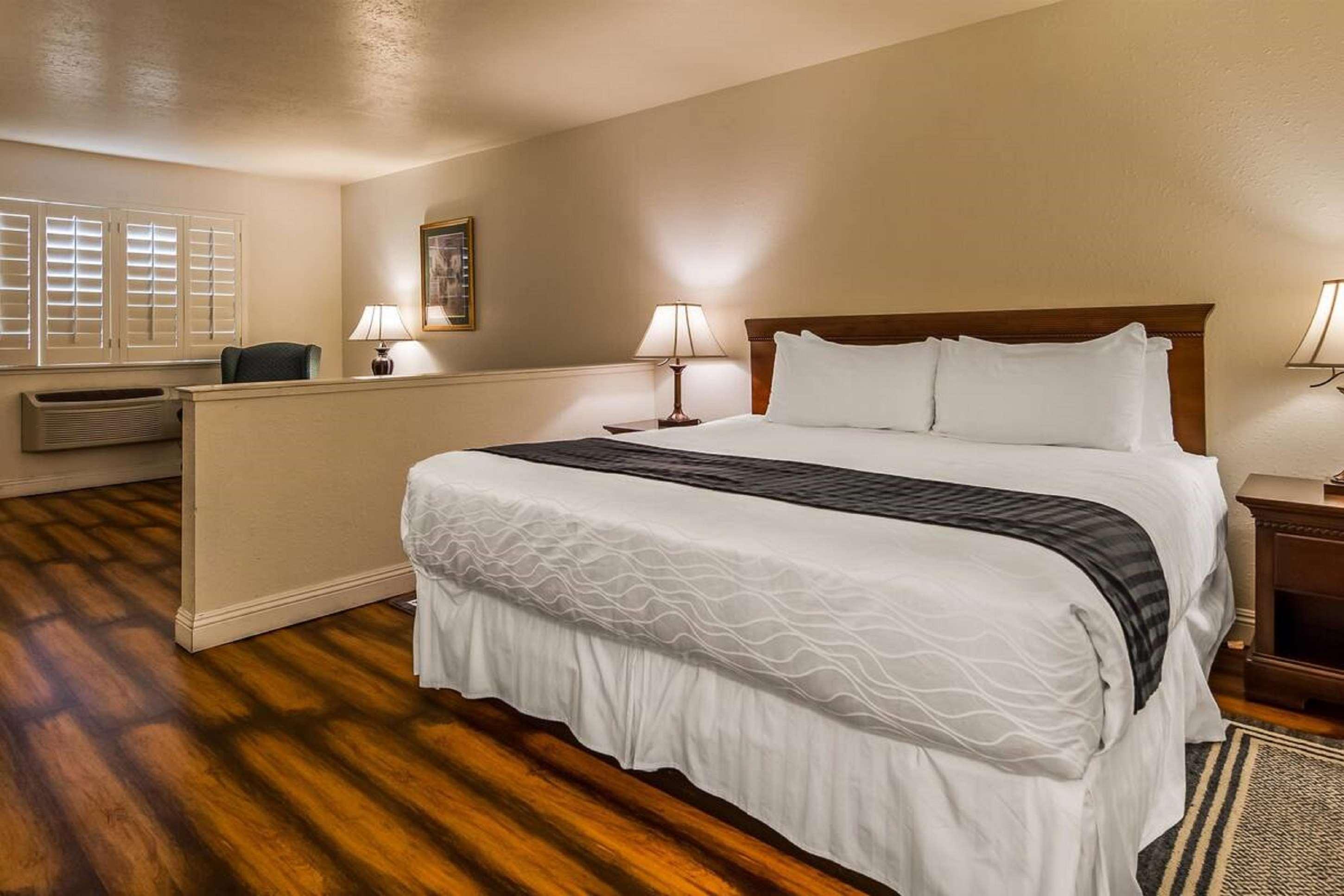 Surestay Plus Hotel By Best Western スーザンビル エクステリア 写真