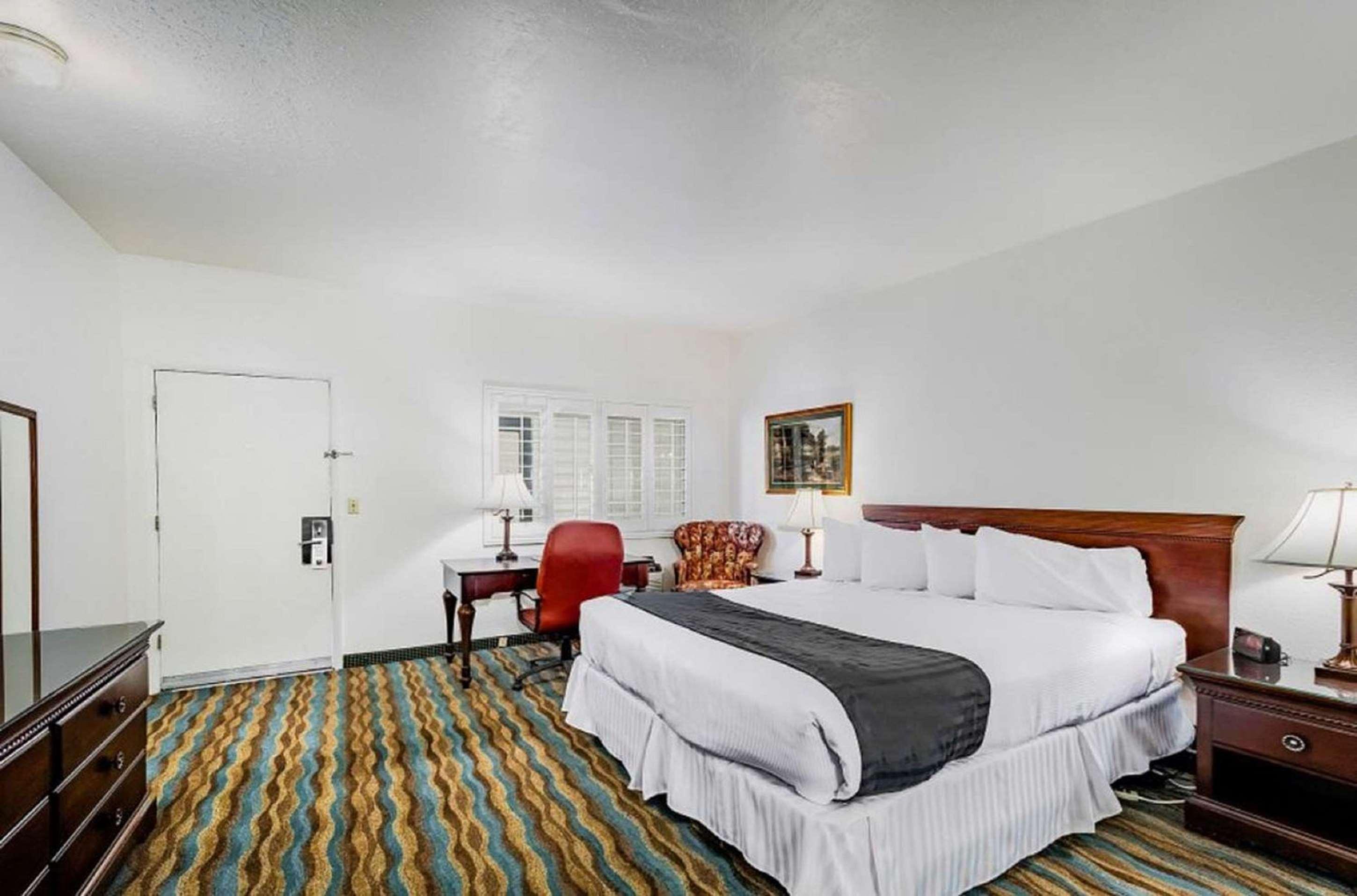 Surestay Plus Hotel By Best Western スーザンビル エクステリア 写真
