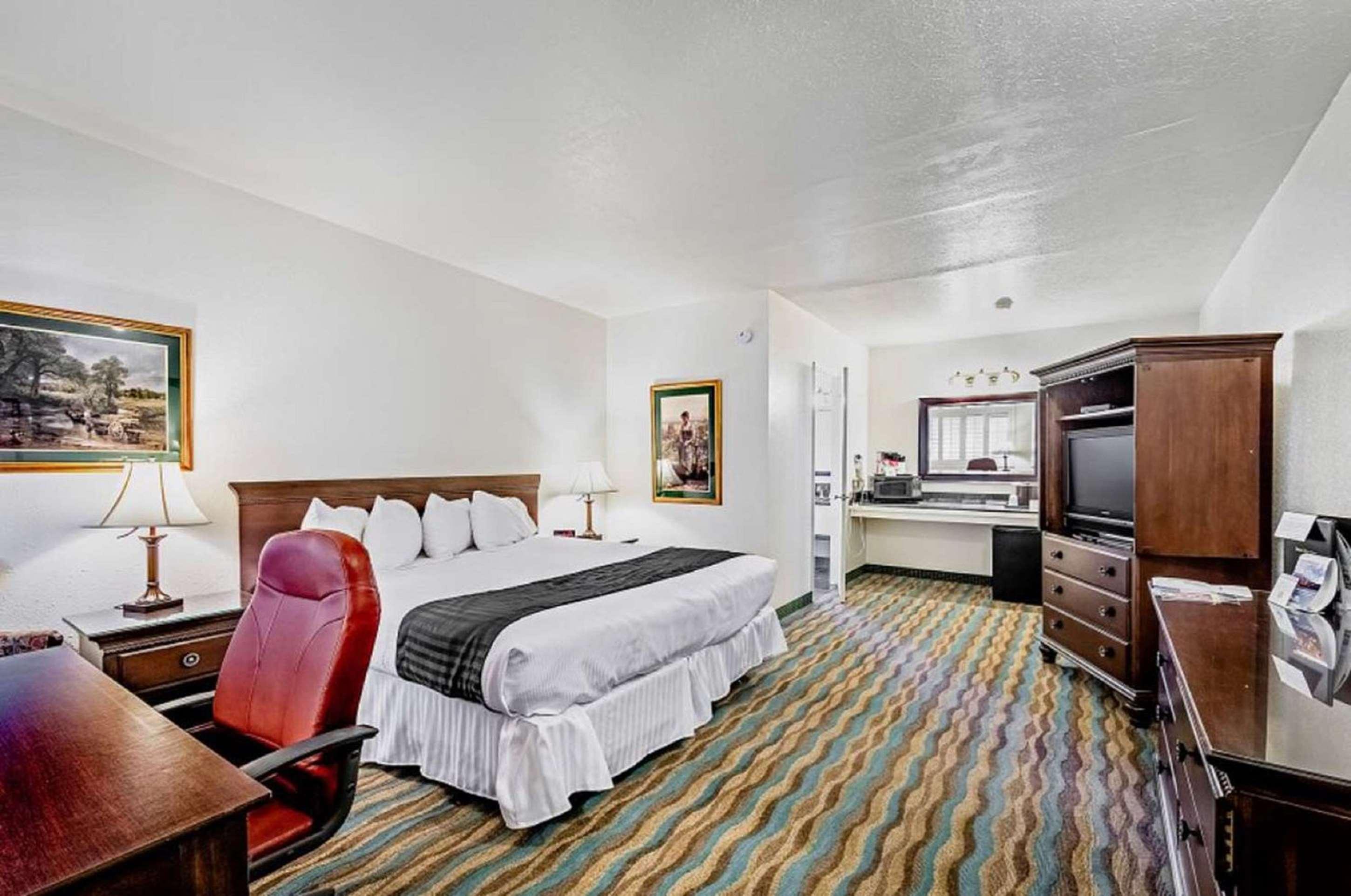 Surestay Plus Hotel By Best Western スーザンビル エクステリア 写真