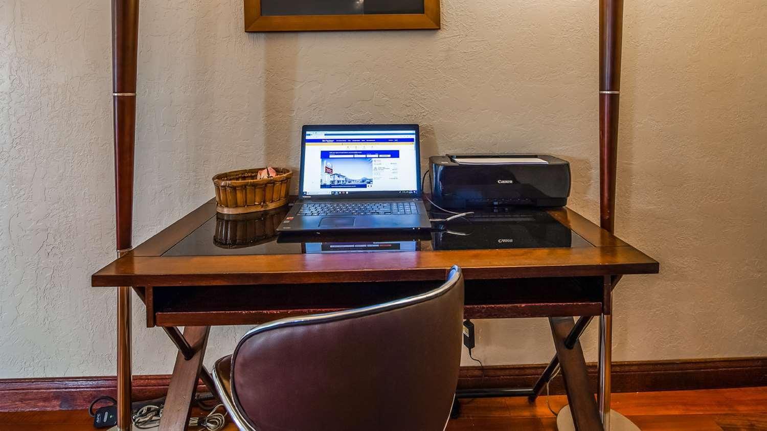 Surestay Plus Hotel By Best Western スーザンビル エクステリア 写真