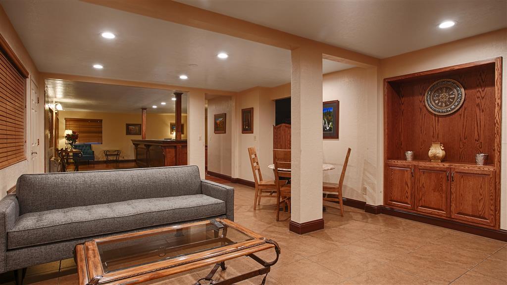 Surestay Plus Hotel By Best Western スーザンビル エクステリア 写真
