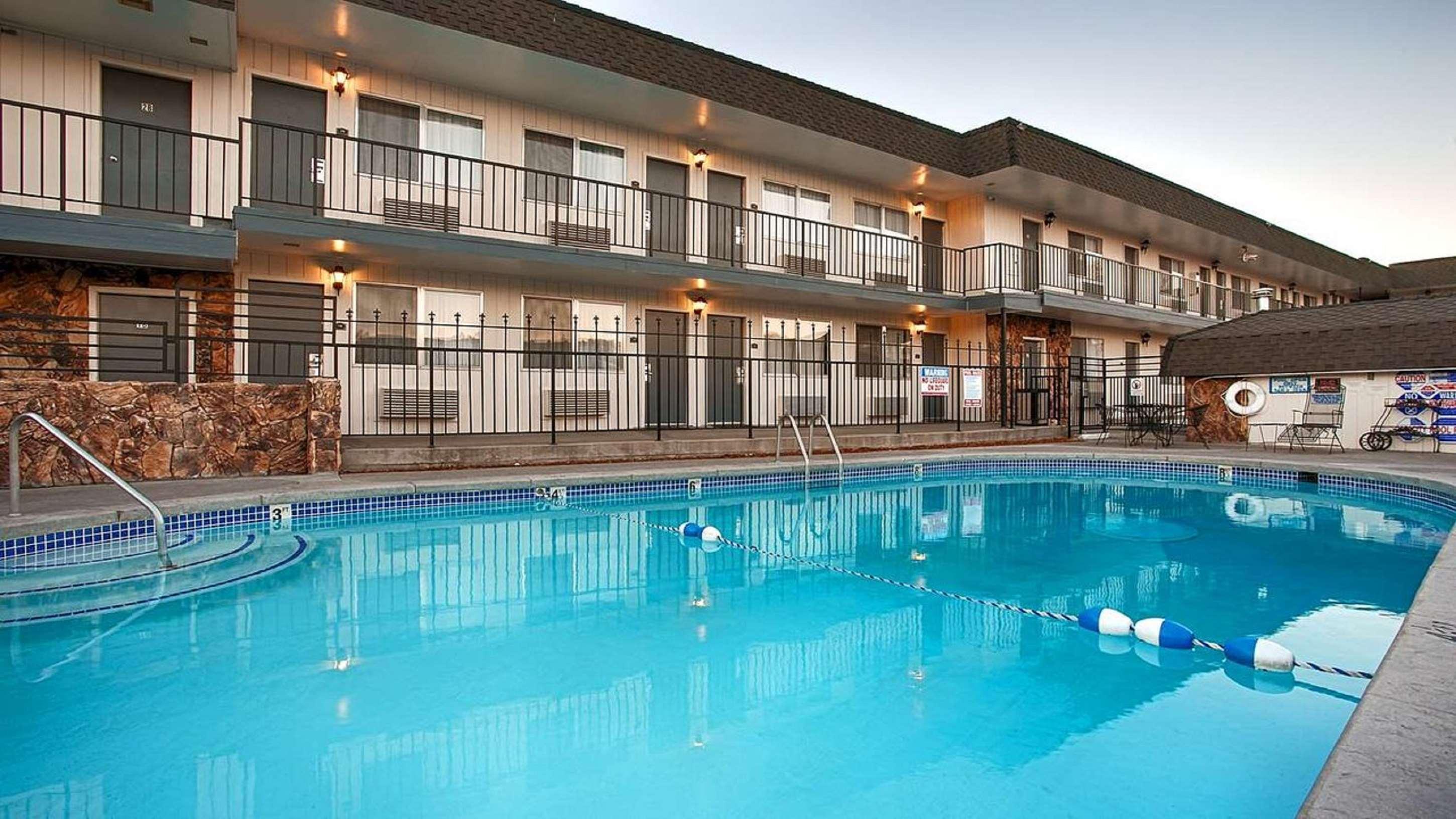 Surestay Plus Hotel By Best Western スーザンビル エクステリア 写真