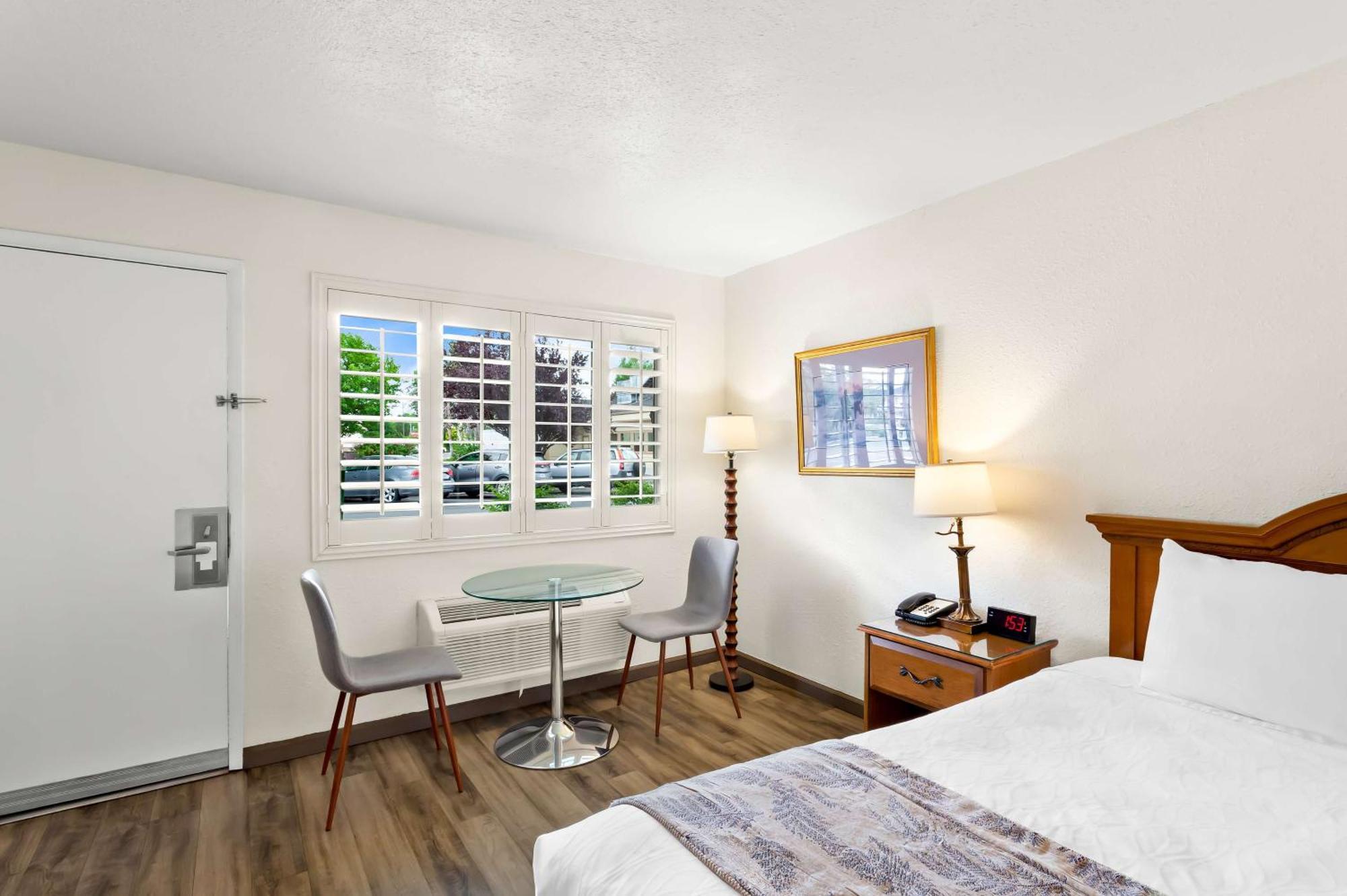 Surestay Plus Hotel By Best Western スーザンビル エクステリア 写真