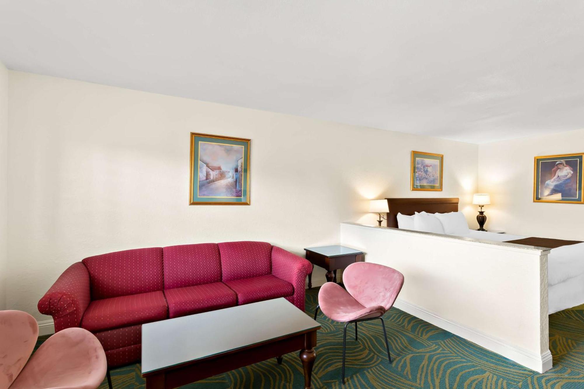 Surestay Plus Hotel By Best Western スーザンビル エクステリア 写真