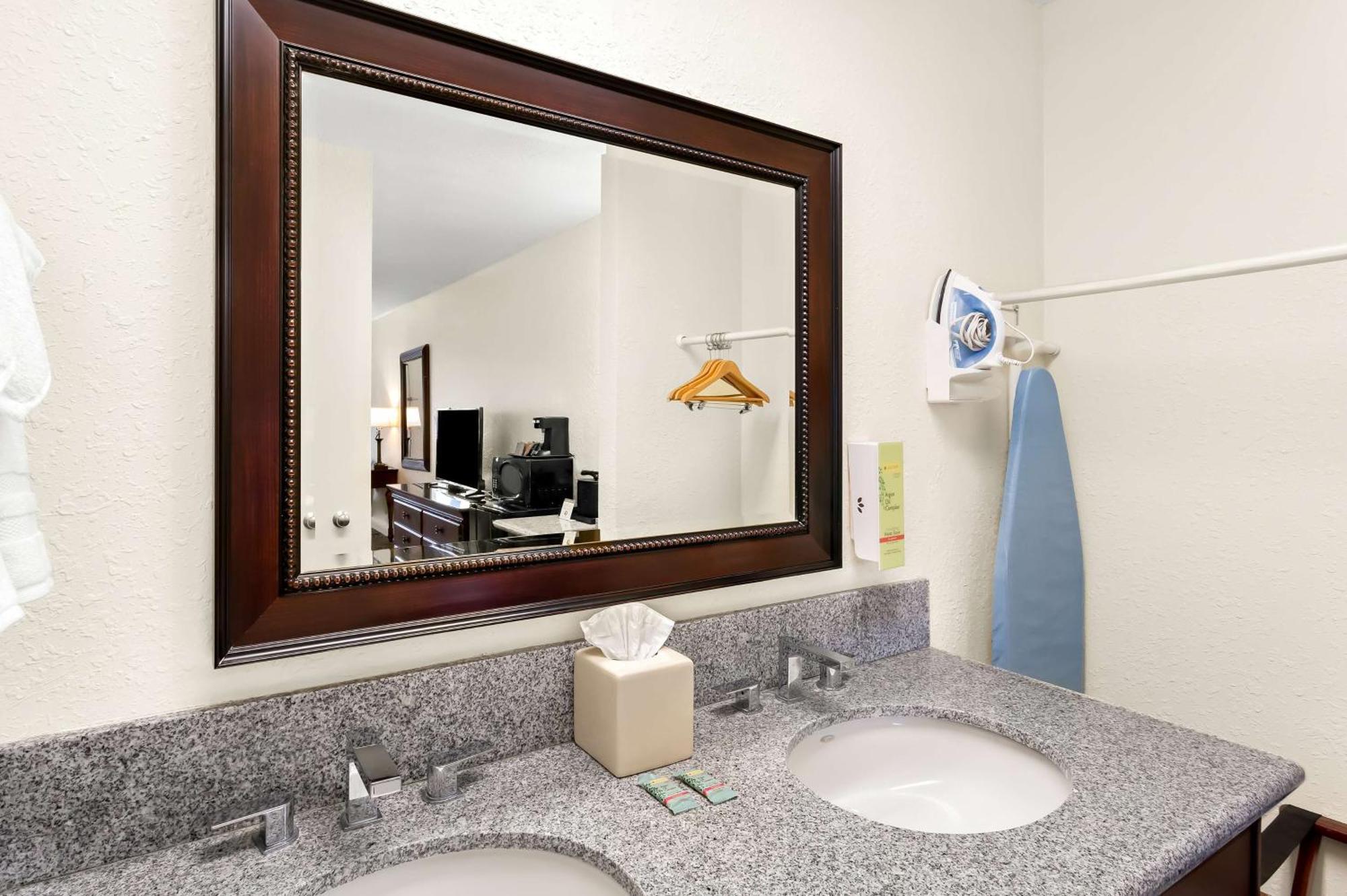Surestay Plus Hotel By Best Western スーザンビル エクステリア 写真