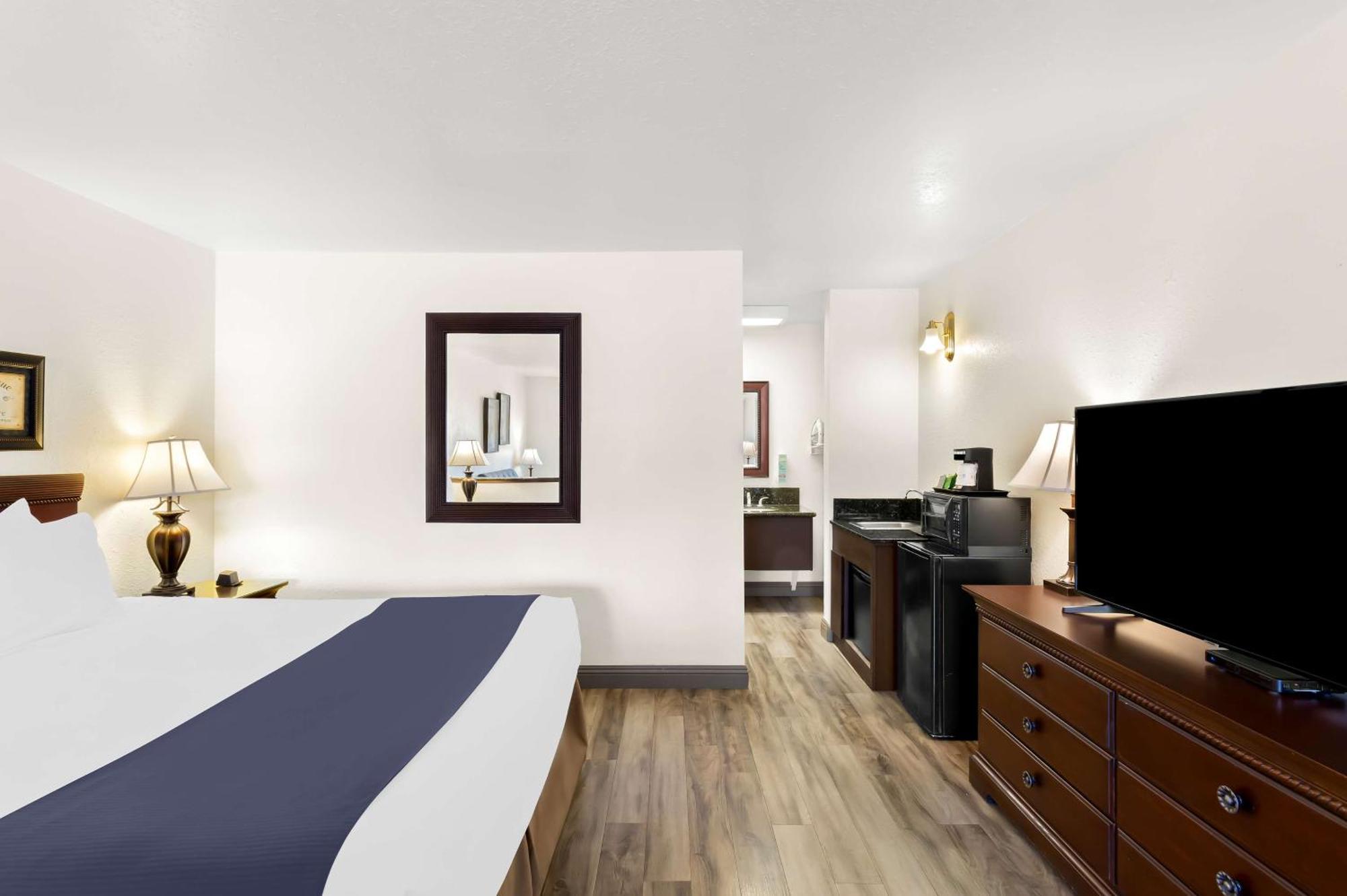 Surestay Plus Hotel By Best Western スーザンビル エクステリア 写真